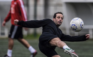 Le joueur de Chasselay Ludovic Giuly, le 20 janvier 2014, lors d'un entraînement avant de jouer contre Monaco, en Coupe de France.