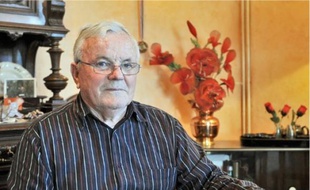 Gérard Dellac conserve de son passé de vétéran des souvenirs, des médailles... et un cancer. Son histoire est racontée dans une BD.