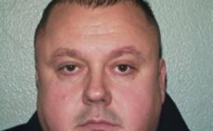 Un ancien videur de boîte de nuit de 39 ans, Levi Bellfield, a été reconnu coupable lundi à Londres du meurtre de deux jeunes femmes, dont l'étudiante française Amélie Delagrange tuée en août 2004, et pourrait être impliqué dans plusieurs autres crimes.