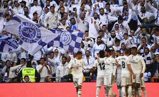 Les joueurs du Real en pleine communion avec leurs supporters