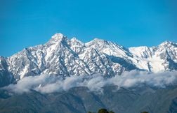 Une alpiniste bloquée depuis 11 jours sur le plus haut sommet du Kirghizist…