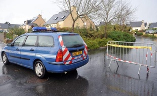Une femme est soupçonnée d'avoir mortellement poignardé vendredi un de ses trois enfants, âgé de 6 ans et demi, et grièvement blessé un second, dans le pavillon familial à Plougastel-Daoulas (Finistère).