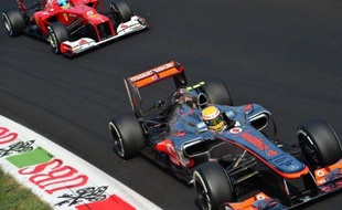 Les McLaren de Lewis Hamilton et Jenson Button partiront en première ligne, dimanche à Monza, et les deux Britanniques seront les favoris logiques du Grand Prix d'Italie, alors que Fernando Alonso (Ferrari), leader du championnat, partira plein d'espoir de la 5e ligne.
