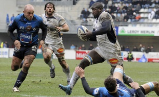 Le troisième ligne de Castres Ibrahim Diarra lors d'un match de Top 14 à Montpellier, le 9 janvier 2010.