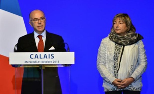 Bernard Cazeneuve et la maire de Calais Natacha Bouchart à Calais, le 21 octobre 2015