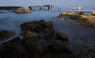 L'exploration en profondeur de l'épave du Concordia a pu recommencer samedi à l'aube, une semaine après le naufrage du paquebot de croisière qui a fait 11 morts, mais l'espoir de retrouver des rescapés est désormais réduit au minimum, selon les garde-côtes.