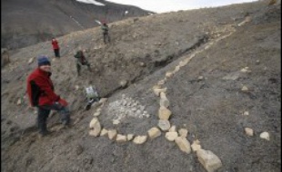 Des chercheurs norvégiens ont découvert sur l'archipel du Svalbard, au beau milieu de l'Arctique, une "mine" de fossiles de reptiles marins, dont celui d'un très rare prédateur qualifié de "tyrannosaure des océans", a annoncé jeudi Joern Hurum, un responsable de l'équipe.