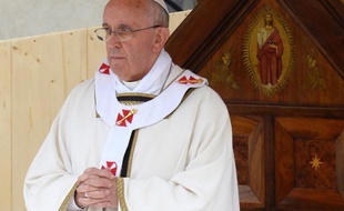 Le pape François a plaidé vendredi à Assise (centre de l'Italie), ville du saint dont il a choisi le nom, en faveur d'une Eglise solidaire avec les personnes marginalisées, et agissant pour la paix, au lendemain de la tragédie de Lampedusa.
