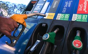 En Guyane, les gendarmes ont débloqué jeudi matin dans le calme les dépôts de carburant, permettant à nouveau le ravitaillement des stations service. (Illustration)