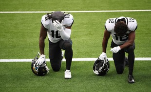 La NFL va réautoriser les joueurs à mettre un genou au sol durant l'hymne américain.