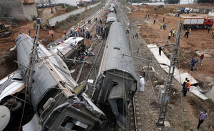 Un accident de train a fait au moins sept morts, mardi 16 octobre, près de Rabat au Maroc.