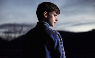 Swann Nambotin est l'interprète de Victor - Les Revenants, Canal+.