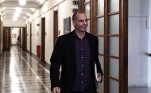 Le ministre grec des Finances Yanis Varoufakis arrive au Parlement à Athènes le 24 février 2015