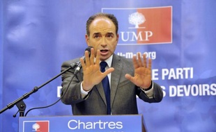 Le président proclamé de l'UMP Jean-François Copé a annoncé mercredi matin qu'il annoncerait "au début du mois de janvier", "très concrètement", ce qu'il "propose" pour sortir de la crise à l'UMP, au lendemain d'un cinquième rendez-vous non concluant avec François Fillon.