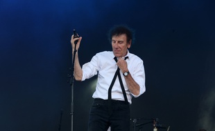 Alain Souchon au festival des Vieilles Charrues le 16 juillet 2016