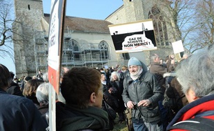 Manifestaion contre l'exploitation du gaz de schiste à Doue, en Seine-et-Marne, le 5 mars 2011.