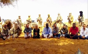 Le président malien, Amadou Toumani Touré, se dit "certain" qu'Al-Qaïda au Maghreb islamique (Aqmi) a dispersé ses sept otages, dont cinq Français, "en plusieurs groupes", dans un entretien à paraître samedi dans Le Parisien.