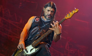 Le musicien Robert Trujillo de Metallica au Ullevi stadium en Suède