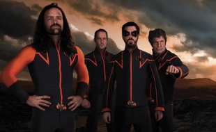 Des acteurs de la série «Hero Corp»: Alban Lenoir (Klaus), Sébastien Lalanne (Doug), Simon Astier (John) et Lionnel Astier(Neil Mac Kormack).