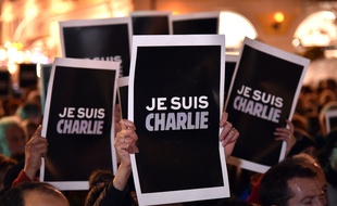 Un rassemblement de soutien au journal satirique «Charlie Hebdo» ce mercredi à Nice.
