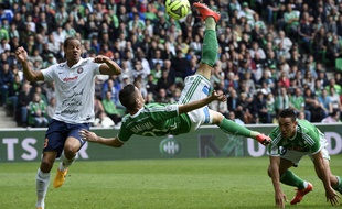 L'ailier stéphanois Romain Hamouma a failli inscrire un but superbe dimanche face à Montpellier sur ce retourné acrobatique.