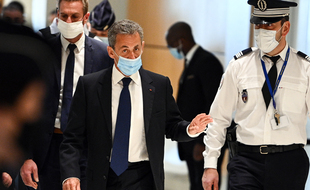 Nicolas Sarkozy à son arrivée au tribunal judiciaire de Paris, le 1er mars 2021.