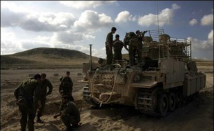 Des combattants palestiniens de la bande de Gaza ont lancé samedi une attaque contre une position militaire en territoire israélien, la première depuis l'opération commando en juin 2006 qui s'était soldée par la capture du soldat Gilad Shalit.