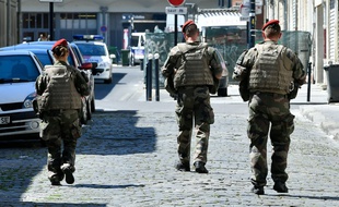 Des soldats de l'opération Sentinelle, à Bordeaux le 18 juillet 2016