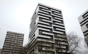 La résidence Edmond Michelet, propriété de Paris Habitat, en pleine rénovation en janvier 2012.
