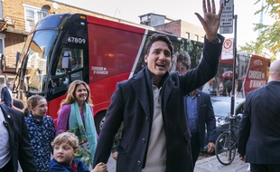 Le premier ministre canadien Justin Trudeau arrive à son bureau de vote de Montréal le 21 octobre 2019.