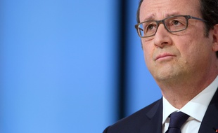 François Hollande sur le plateau de l'émission «Le Supplément», sur Canal , le 19 avrilo 2015.