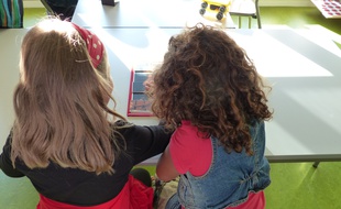 Lyon, le 02 Septembre 2014
Le nouveau groupe scolaire Antoine Laborde, situe dans le 9e arrondissement de Lyon, a ete inaugure le 2 septembre 2014, jour de la rentree des classes. Une rentree marquee cette annee par la reforme des rythmes scolaires et la mise en place des activites periscolaires le vendredi apres-midi