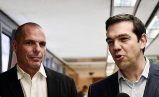 Le premier ministre grec Alexis Tsipras (d) et son ministre des Finances Yianis Varoufakis, le 27 mai 2015 à Athènes