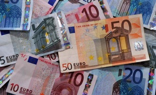 Des perquisitions ont été effectuées vendredi matin dans des locaux de la Société Générale et du CIC à Toulon, dans le cadre de l'enquête sur une vaste escroquerie présumée aux placements financiers dans le Sud-Est, a-t-on appris de source proche de l'enquête.