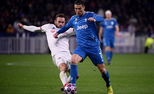 Lucas Tousart face à , Cristiano Ronaldo