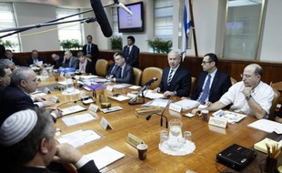 Le gouvernement israélien a annoncé dimanche le blocage provisoire du transfert des taxes qu'il collecte au profit de l'Autorité palestinienne, en riposte à l'octroi du statut d'Etat observateur à l'ONU à la Palestine, ce que les Palestiniens ont dénoncé comme "illégal".