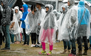Des dizaines de milliers de spectateurs ont bravé le mauvais temps.