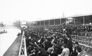 Le Parc des princes en 1913, lors du match France -Galles du Tournoi des 5 nations.