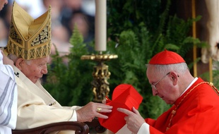 Monseigneur Bernard Panafieu en compagnie de Jean Paul II