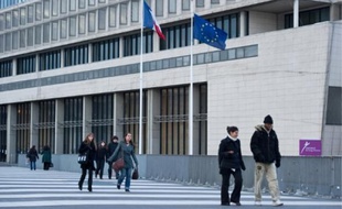 Les établissements supérieurs français n'accueillent que 265 000 étudiants étrangers.