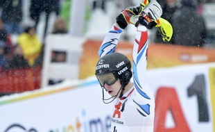 Le jeune skieur issu du massif des Vosges, Clément Noël, a remporté ses deux premières victoires en Coupe du monde de slalom en ce mois de janvier.