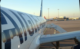 Illustration de la compagnie aérienne Aigle Azur à l'aéroport de Lyon Saint Exupéry le 10 juillet 2016