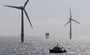 Le gouvernement allemand a annoncé mercredi l'adoption d'un nouveau plan de soutien à l'éolien en haute mer, dans le cadre de la sortie du nucléaire décidée par l'Allemagne en 2011, qui implique notamment une hausse de la facture électrique des foyers allemands.