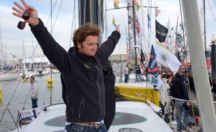 A moins de 48 heures du départ du 7e Vendée Globe, samedi aux Sables d'Olonne (Vendée), le village du tour du monde à la voile en solitaire et sans escale a été une nouvelle fois pris d'assaut par les spectateurs tandis que les 20 skippers piaffaient d'impatience.