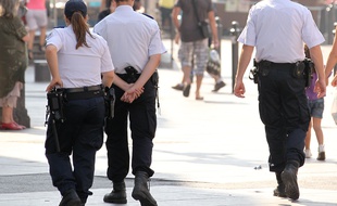 Marseille le 11 septembre 2012 - Des policiers patrouillent sur la canebière