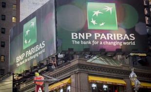Une publicité pour BNP Paribas à New York, le 6 mai 2014.
