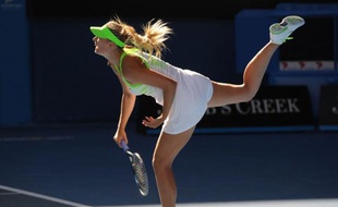 La Russe Maria Sharapova cherchera à concrétiser son retour au premier plan en finale de l'Open d'Australie, samedi à Melbourne, là où elle a conquis son dernier titre du Grand Chelem il y quatre ans, face à la Bélarusse Victoria Azarenka, dont ce sera la grande première