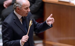 La France "n'a pas de certitude" sur l'utilisation d'armes chimiques en Syrie, et les Américains et Britanniques ont seulement des "indices", a déclaré lundi le ministre français des Affaires étrangères Laurent Fabius.