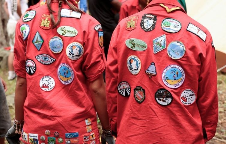 Cible de critiques, notamment homophobes, la nouvelle présidente des Scouts de France jette l'éponge