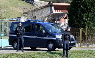 Des gendarmes à Domessin, lors du transfert de Nordahl Lelandais, le 14 février 2018.